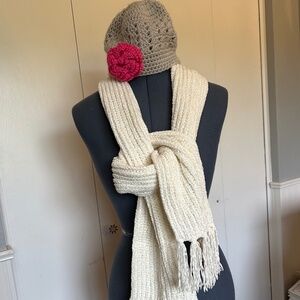 Scarf, hat and gloves